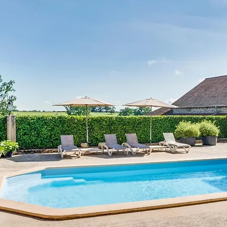 Chateau Sleeps 20 Pool Wifi